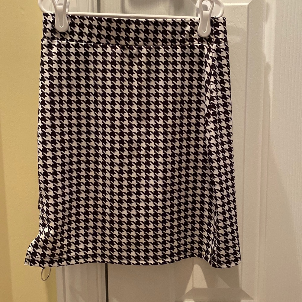 Shein black & white skirt